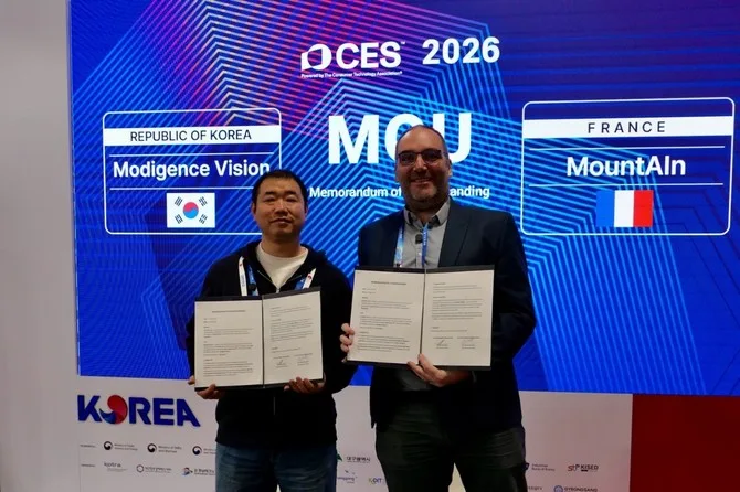 CEO Kim Dae-hee and MountAIn CEO Vincent Huard holding signed MoU documents in front of a CES 2026 backdrop